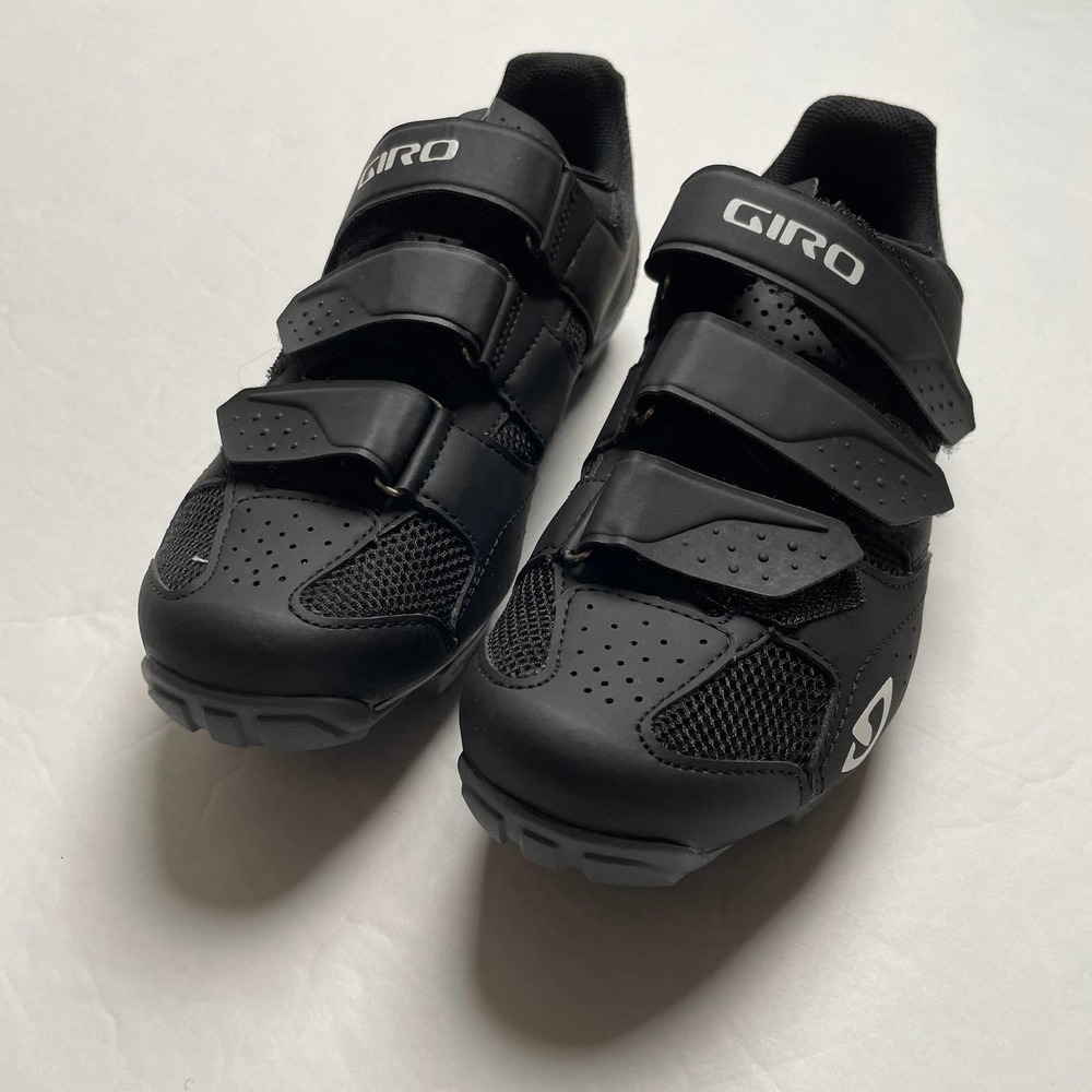 NIB Giro Riela R II Spin Outdoor Cycling Shoes Black Gray Never worn or Clipped - Picture 1 of 7